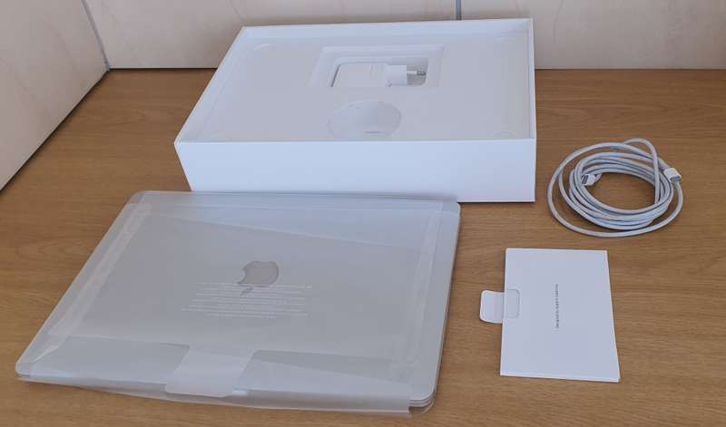 Apple MacBook Pro (13-inch, 2022, M2)