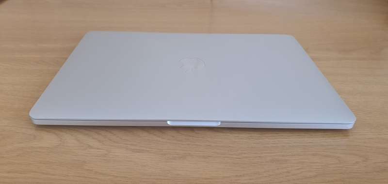 Apple MacBook Pro (13-inch, 2022, M2)
