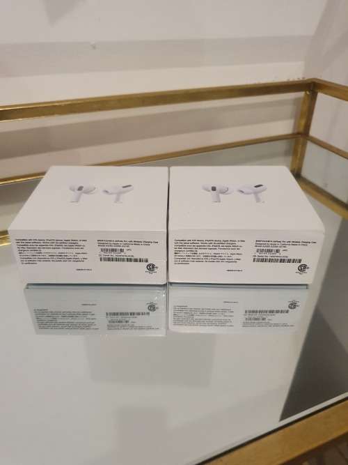 AIRPODS PRO *** DISPLAY PAIR ** READ!!