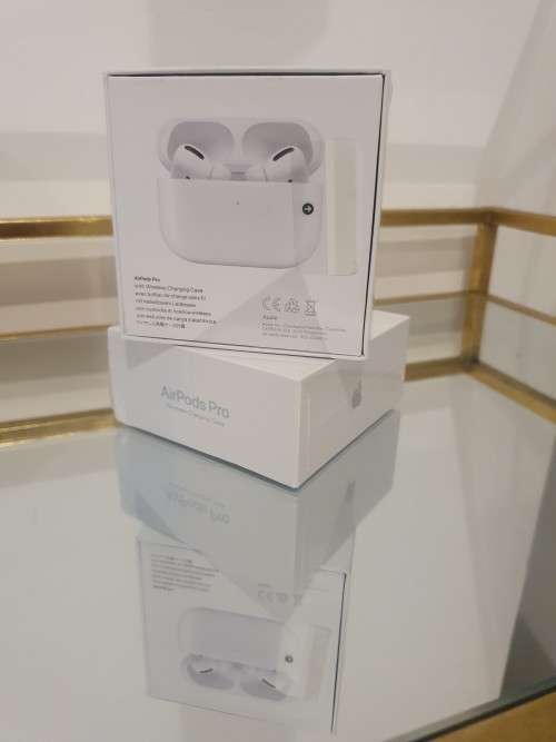 AIRPODS PRO *** DISPLAY PAIR ** READ!!