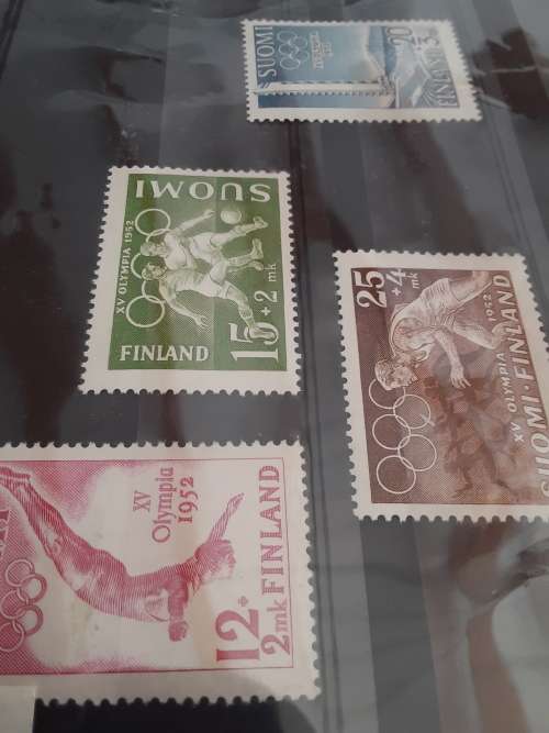 Large lot approx 500 Stamps from around the world