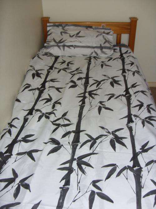 GREAT CLEARANCE SPECIAL!!!! QUEEN DUVET AND 2 PILLOW CASES FREE SHIPPING!!!!