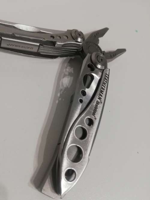 Leatherman skeletool