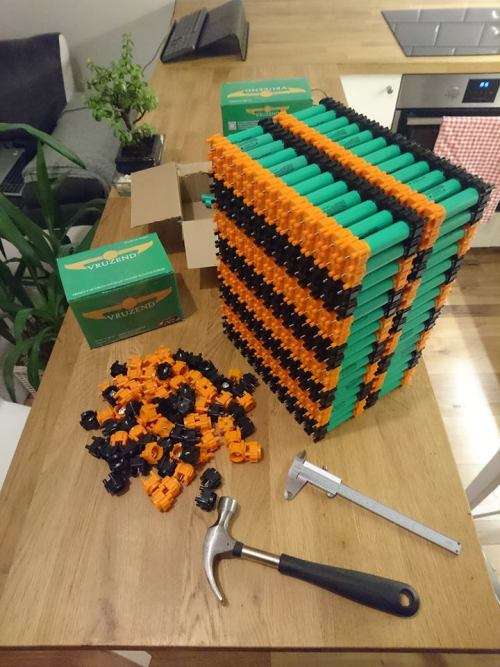 Vruzend V2 DIY Solderless 18650 Battery Holder No Spot Welding. Colour Coded Kit