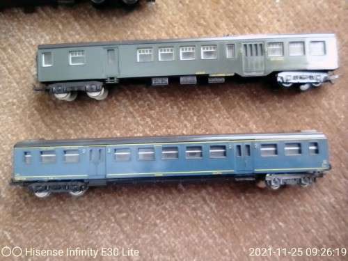 Lima Rolling stock 5 x coaches!!