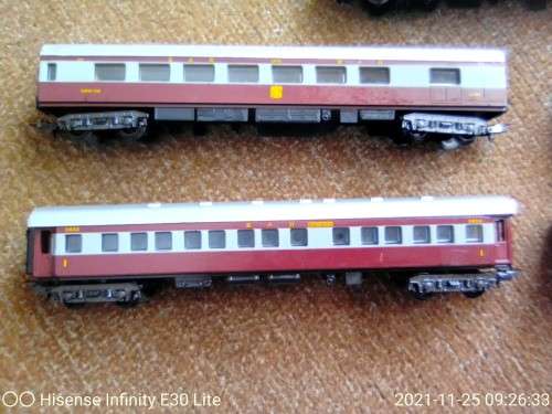 Lima Rolling stock 5 x coaches!!