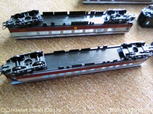 Lima Rolling stock 5 x coaches!!
