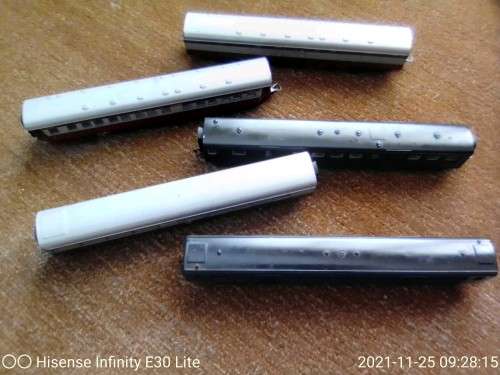 Lima Rolling stock 5 x coaches!!