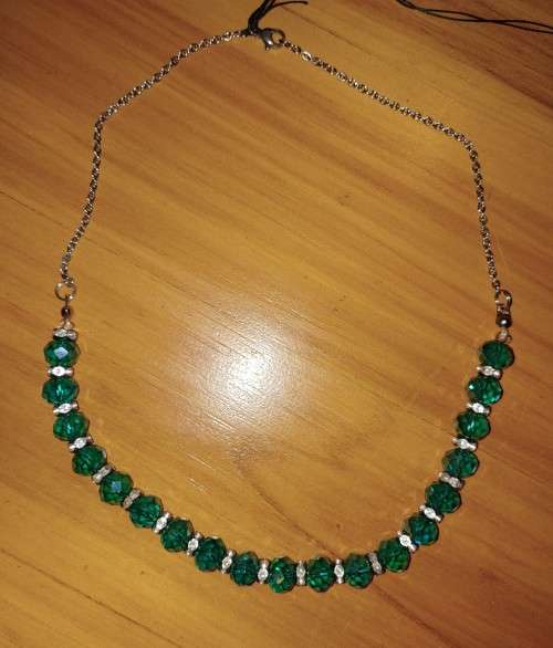 short beaded necklace in green on stainless steel chain. SN10