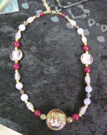 Chunky pink short beaded necklace. SN16