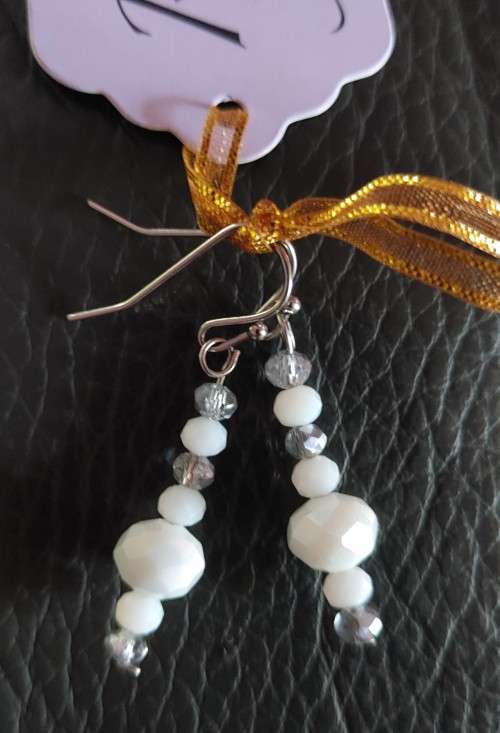 Beautiful white crystal Sterling Silver earrings. E1