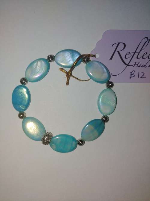 Beautiful shell bracelet, turquoise. B12