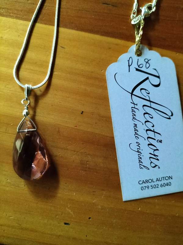 Sterling Silver violet crystal pendant. P68