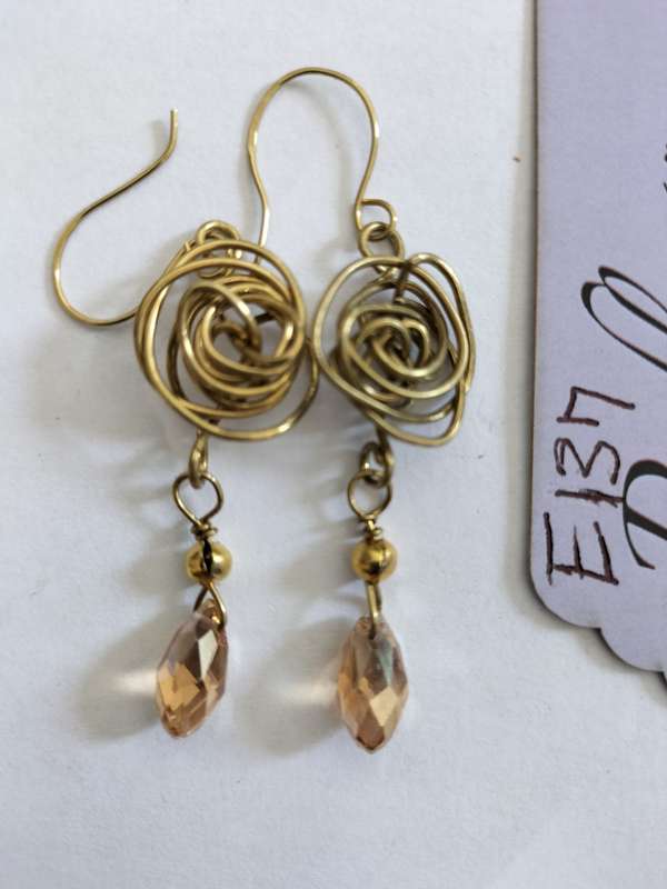 Brass rose w Swarovski yellow drop> E137