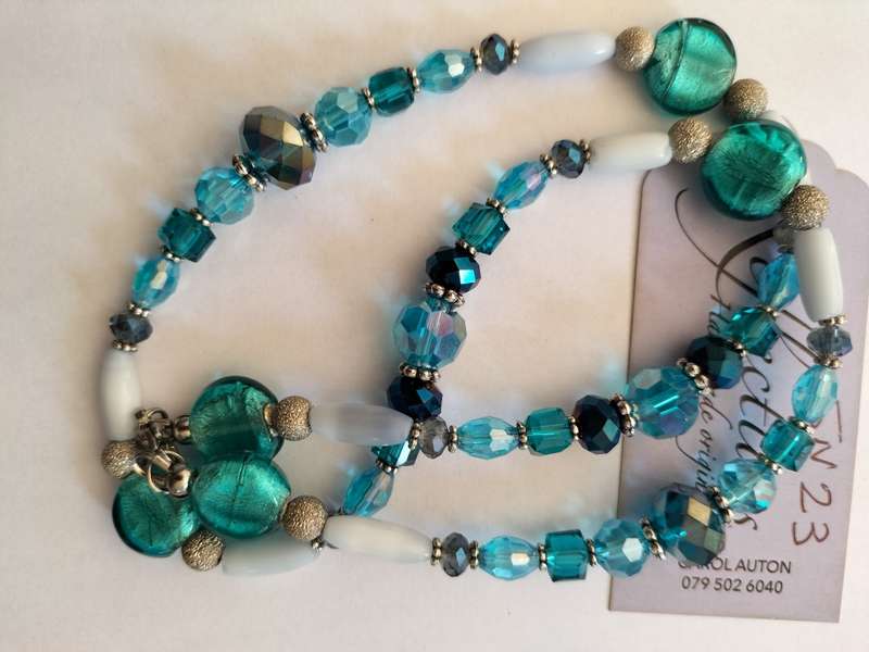 Blue crystal short necklace. SN23