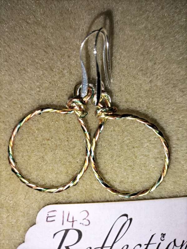 Mixed pl metal twisted 25mm hoops. E143