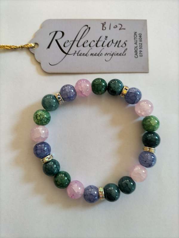 Multi-colour crackle bead bracelet. B102