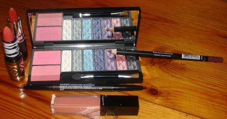 MAC Make-Up Hamper 1