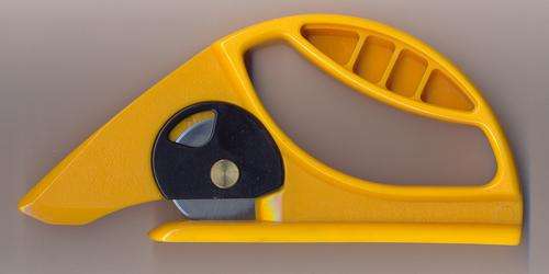 Rotary carpet cutter