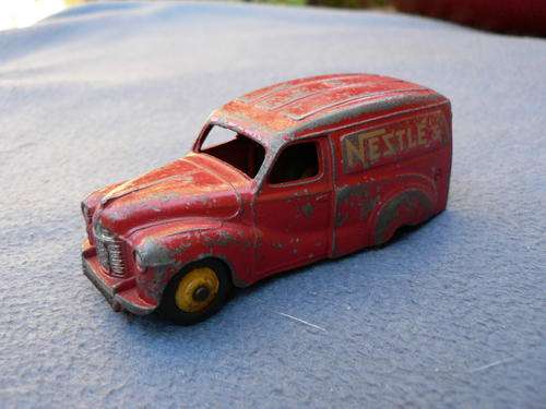 DINKY TOYS - 471 - AUSTIN A40 VAN - 'NESTLES'