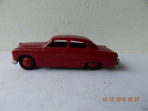 DINKY TOYS -  170 -  FORD SEDAN