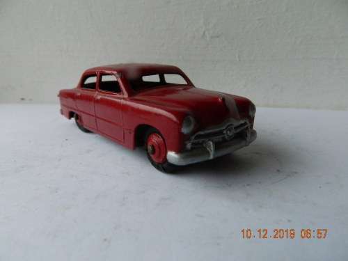 DINKY TOYS -  170 -  FORD SEDAN