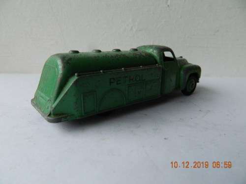 DINKY TOYS -  441 -  PETROL TANKER