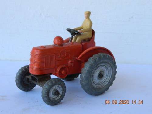 DINKY TOYS -  301  -  FIELD MARSHALL TRACTOR