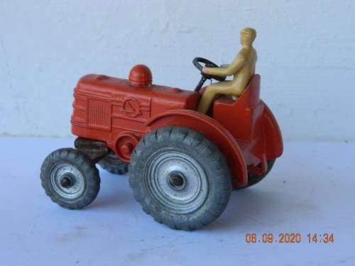 DINKY TOYS -  301  -  FIELD MARSHALL TRACTOR