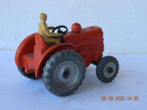 DINKY TOYS -  301  -  FIELD MARSHALL TRACTOR
