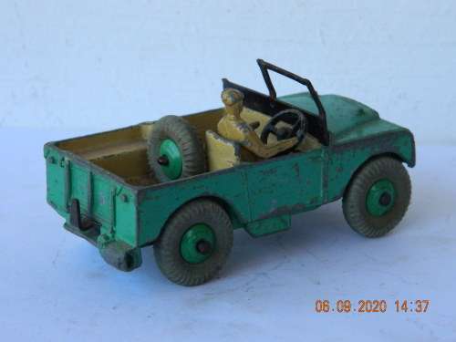 DINKY TOYS -  340  - LAND ROVER -  GREEN