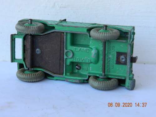 DINKY TOYS -  340  - LAND ROVER -  GREEN