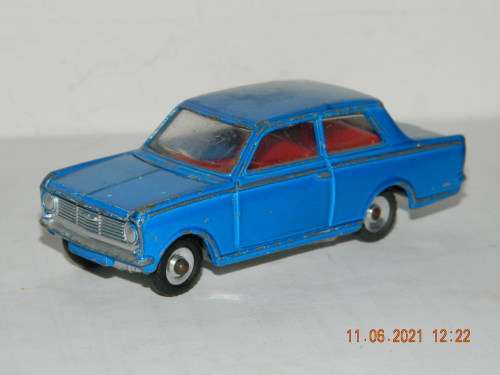 DINKY TOYS -  136  -  VAUXHALL VIVA