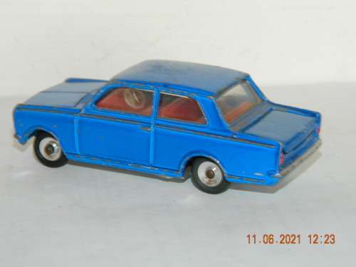 DINKY TOYS -  136  -  VAUXHALL VIVA