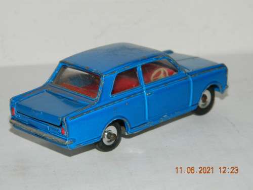 DINKY TOYS -  136  -  VAUXHALL VIVA