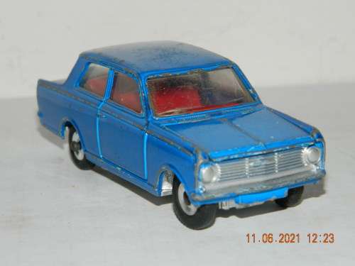 DINKY TOYS -  136  -  VAUXHALL VIVA