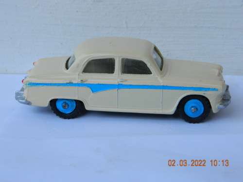 DINKY TOYS -  176  -  AUSTIN A105