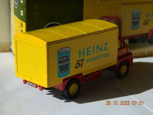 VANGUARDS - VA8000 - BEDFORD `S` TYPE VAN