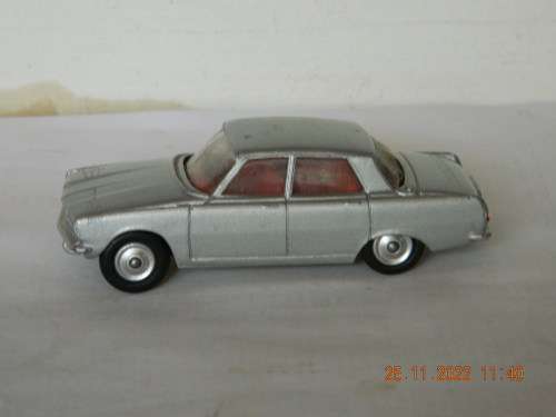 CORGI TOYS -  252   -   ROVER  2000