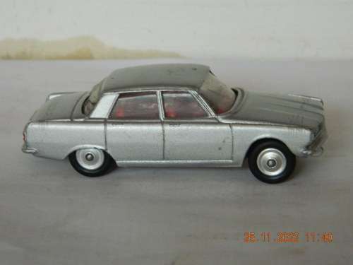 CORGI TOYS -  252   -   ROVER  2000