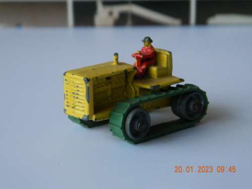 MATCHBOX  SERIES -  8a -  CATERPILLAR TRACTOR