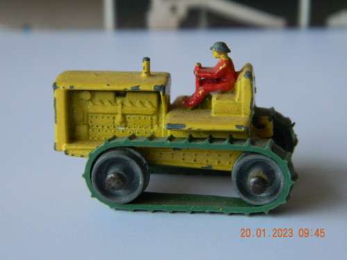 MATCHBOX  SERIES -  8a -  CATERPILLAR TRACTOR