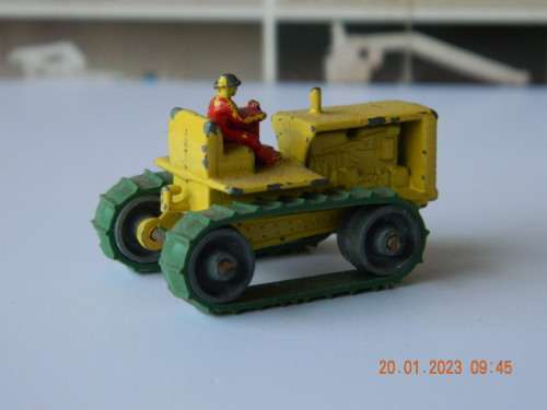 MATCHBOX  SERIES -  8a -  CATERPILLAR TRACTOR