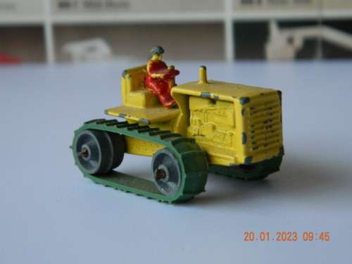 MATCHBOX  SERIES -  8a -  CATERPILLAR TRACTOR