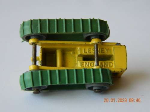 MATCHBOX  SERIES -  8a -  CATERPILLAR TRACTOR
