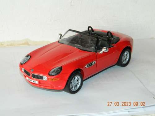 WELLY  -  2084 -  BMW Z8        1-24 SCALE