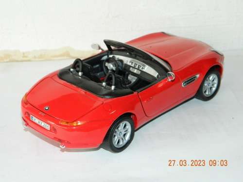 WELLY  -  2084 -  BMW Z8        1-24 SCALE