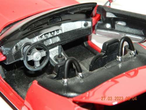 WELLY  -  2084 -  BMW Z8        1-24 SCALE