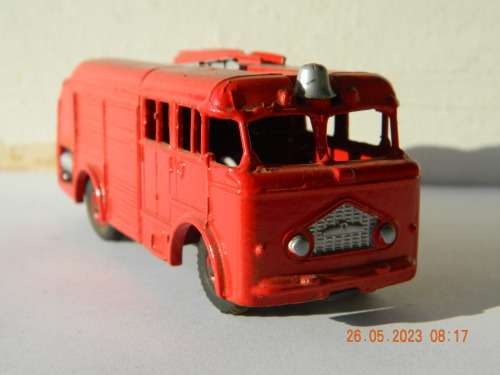 DINKY TOYS  -  276  -   AIRPORT FIRE ENGINE