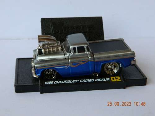 MAISTO -  2 -  MUSCLE MACHINES - 1955 CHEVROLET CAMEO PICKUP